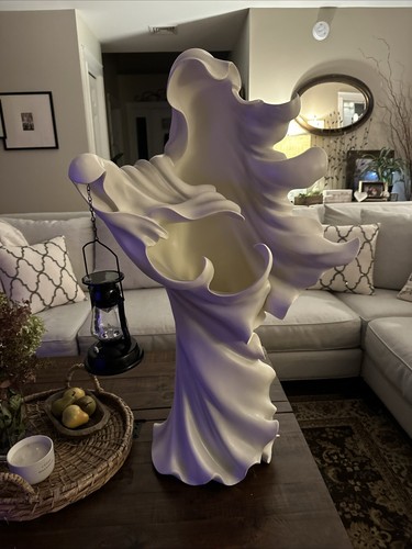 Cracker barrel white resin - cracker,